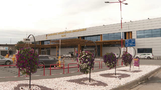 Un avion cu sute de pasageri a survolat 11 minute pe aeroportul din Cluj-Napoca după ce un controlor ar fi adormit în tură