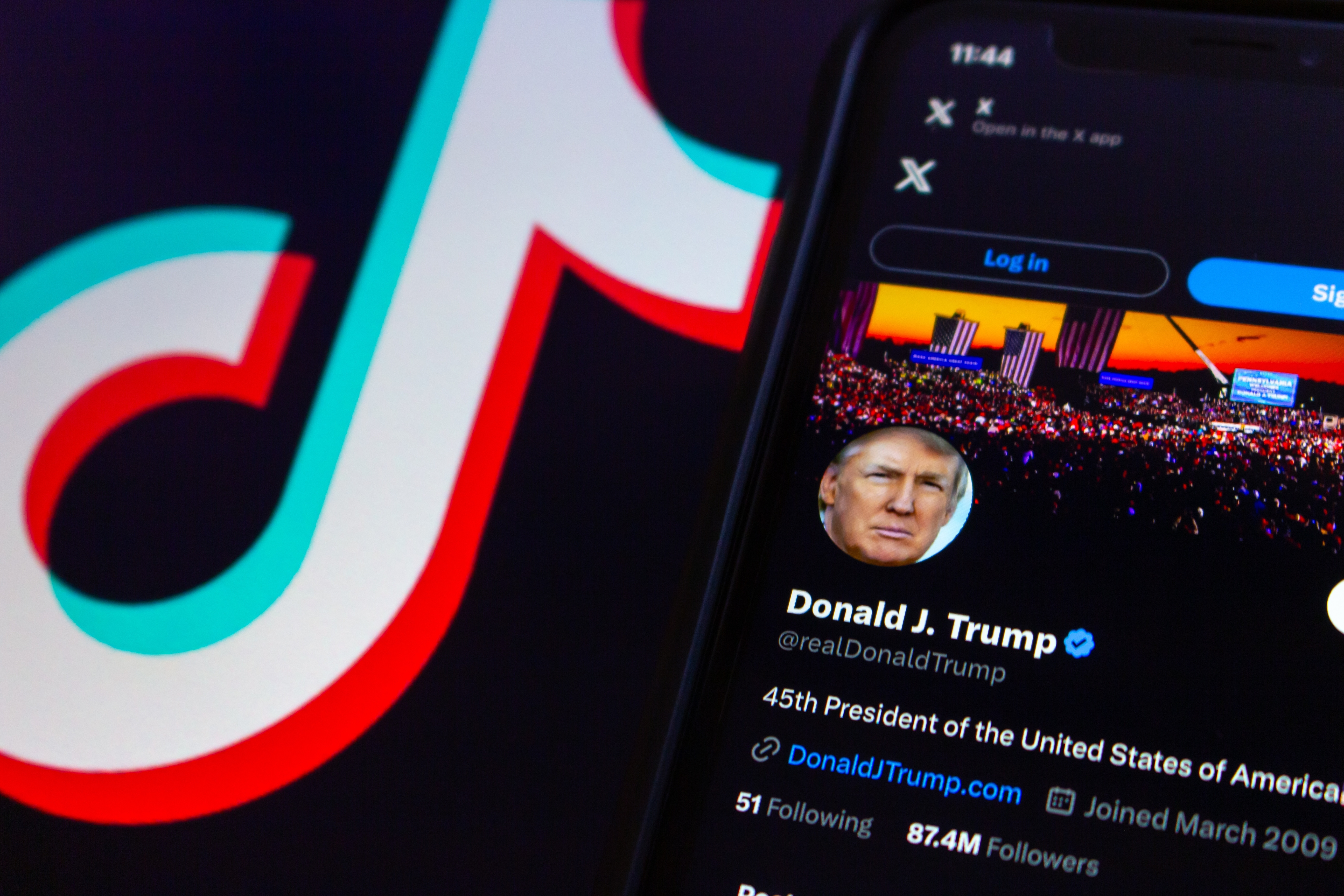 Apropiații lui Donald Trump vor prelua TikTok în SUA. ”Patrioți americani”
