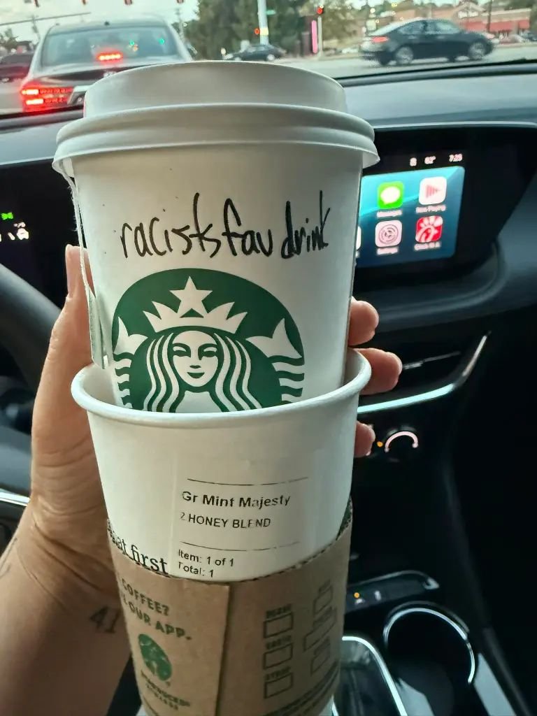 charlie kirk cafea rasista
