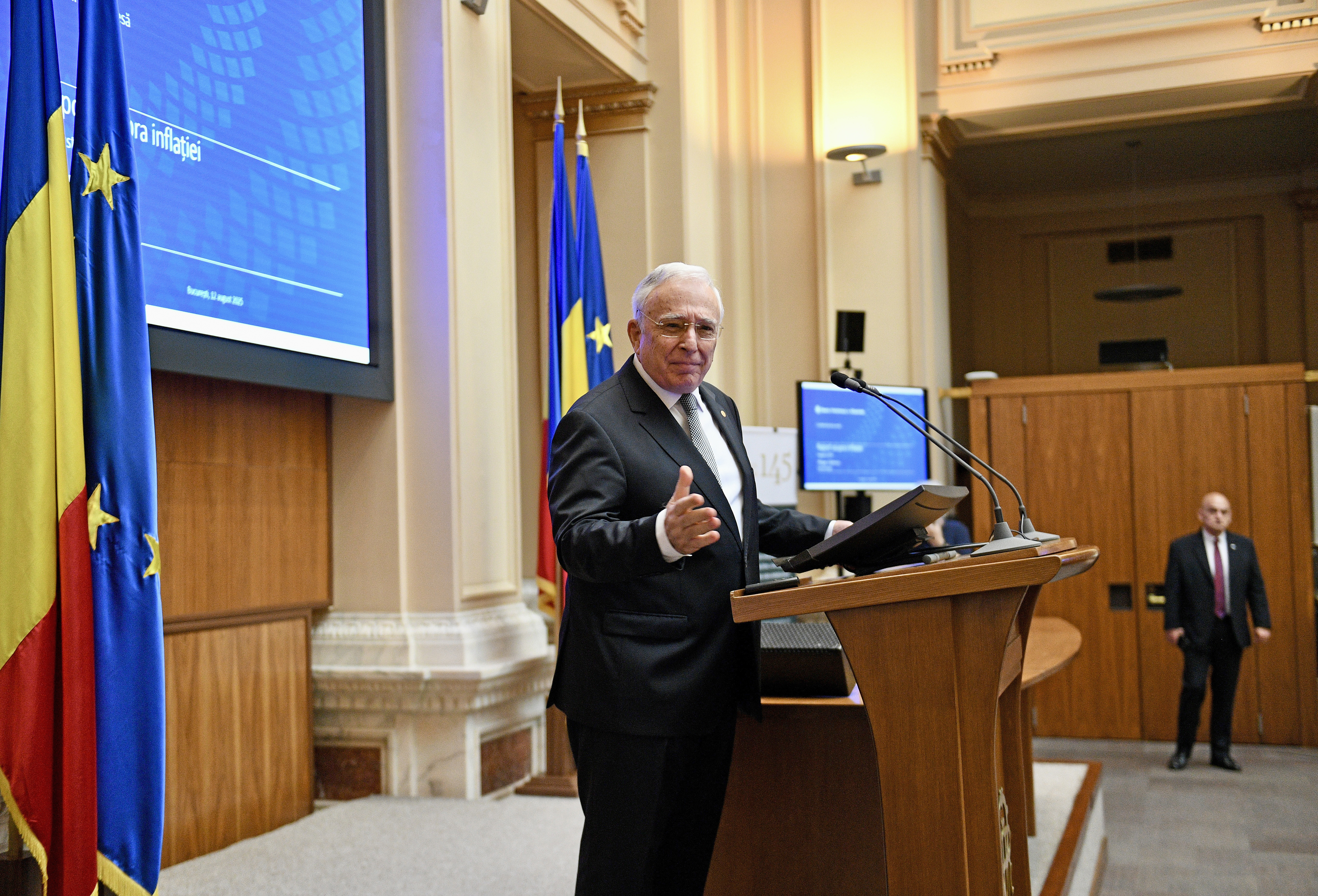 Isărescu despre euro digital: „Dacă nu avem sisteme de securitate cibernetică, ne termină rușii în trei zile"