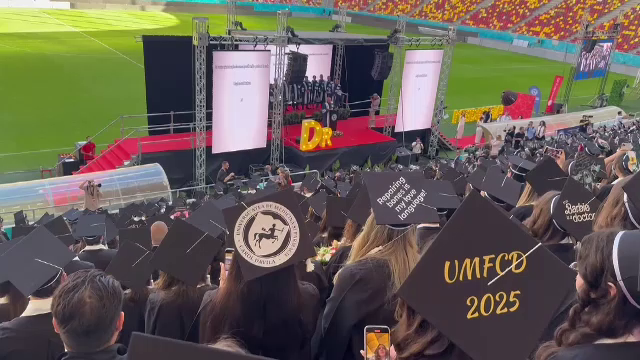 1.400 de viitori medici au sărbătorit pe Arena Națională. Cei mai mulți spun că vor rămâne în țară