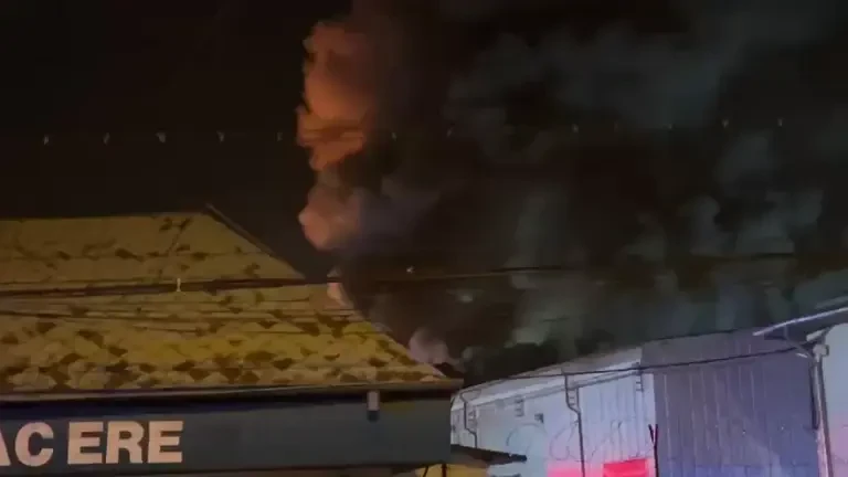 Un incendiu a izbucnit, marţi seară, la un depozit din Sectorul 2 al Capitalei, iniţial fiind alertate zece autospeciale de stingere