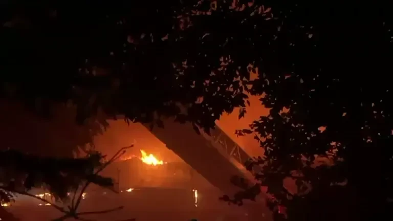 Patru mesaje RO-Alert pentru avertizarea populaţiei din sectoarele 2, 3, 4 şi 5 din București, privind incendiul din Pantelimon