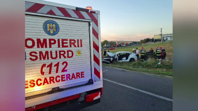 Mama a murit iar fiul a supraviețuit. Accident violent la Iași, între o mașină și o autoutilitară