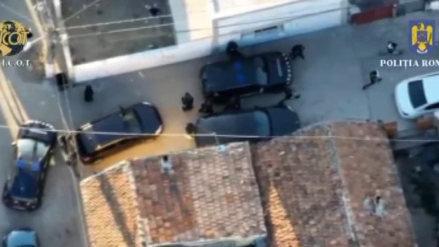 Promoții 100% reducere la droguri, ca să atragă consumatori noi, la Arad. Polițiștii le-au desființat