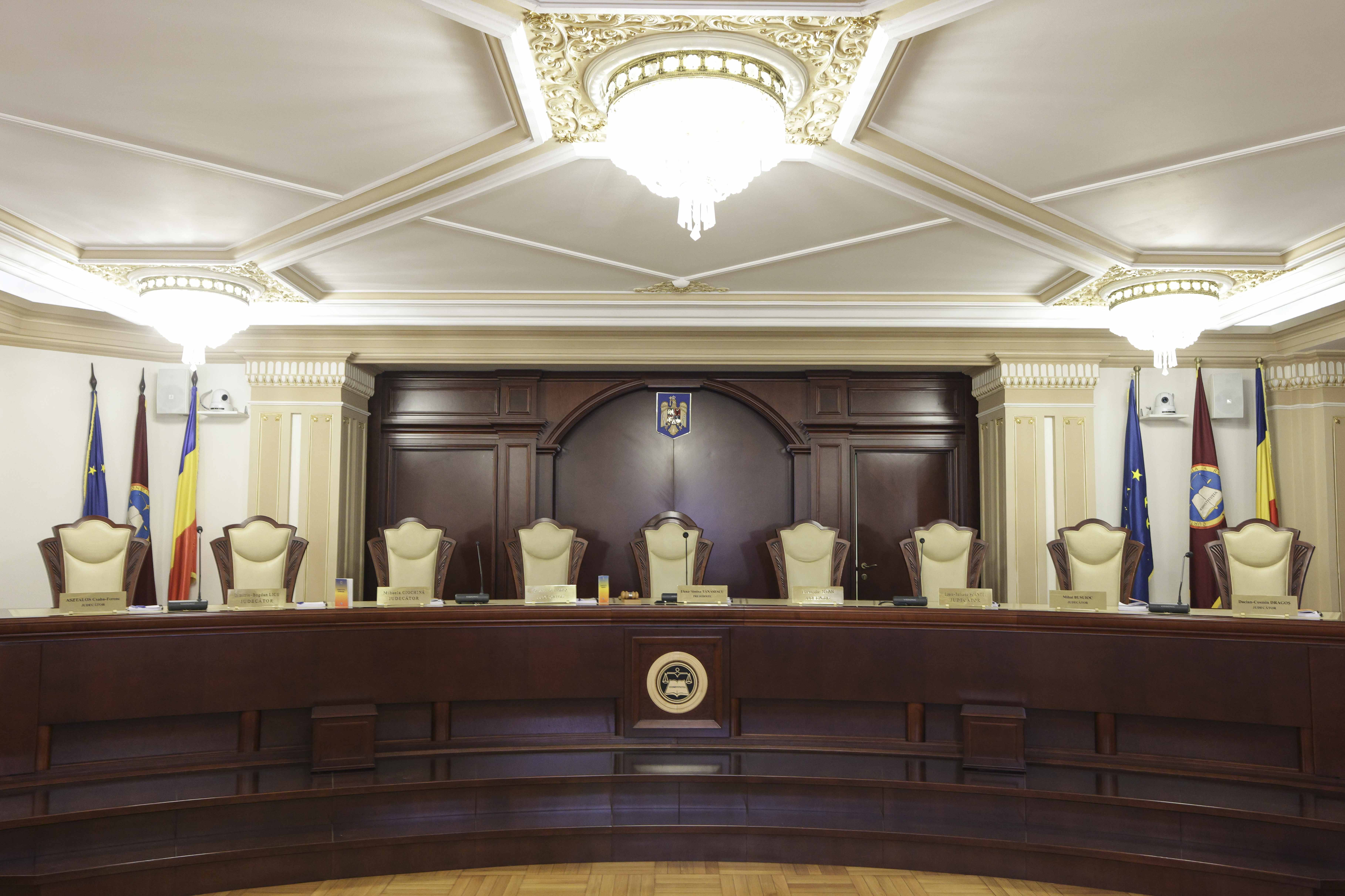 Atmosferă tensionată la ședința Curții Constituționale. Judecătorii au amânat decizia privind legea pensiilor magistraților