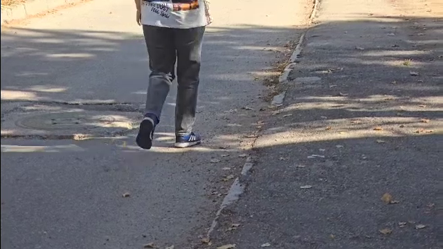 Șofer de 76 de ani, reținut pentru violență în trafic. Ar fi lovit și urmărit o femeie