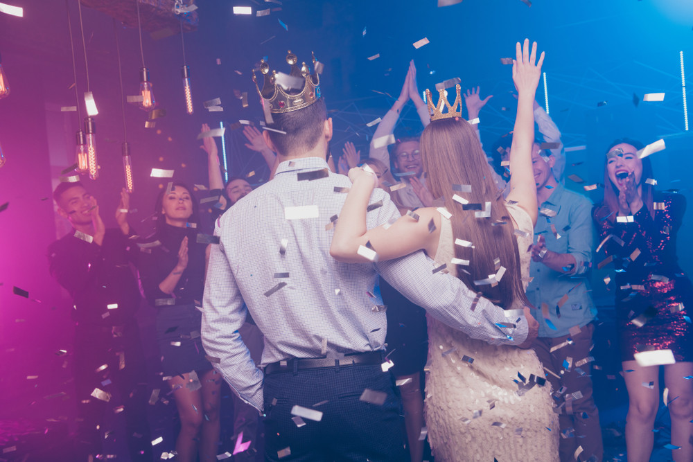 O elevă a furat 10.000 de euro din fondul pentru balul de absolvire al liceului, în Germania. Cum a ieșit totul la iveală