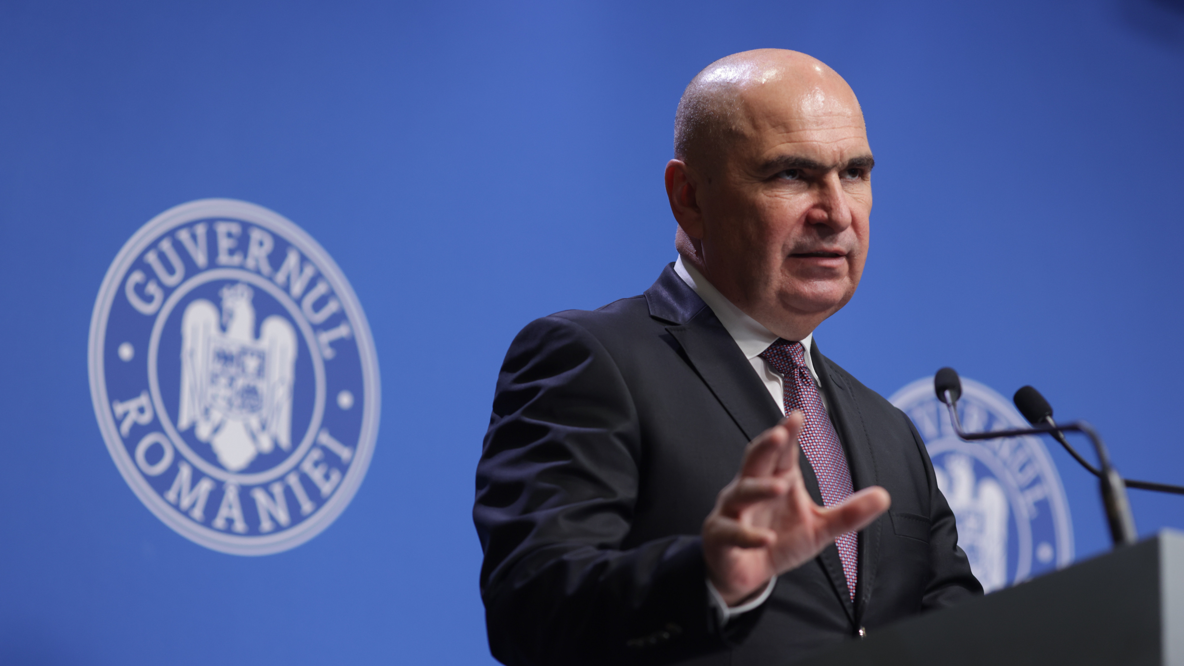 Guvernul ar pregăti două rectificări bugetare în decurs de o lună. Subvențiile partidelor ar putea fi reduse cu 10%