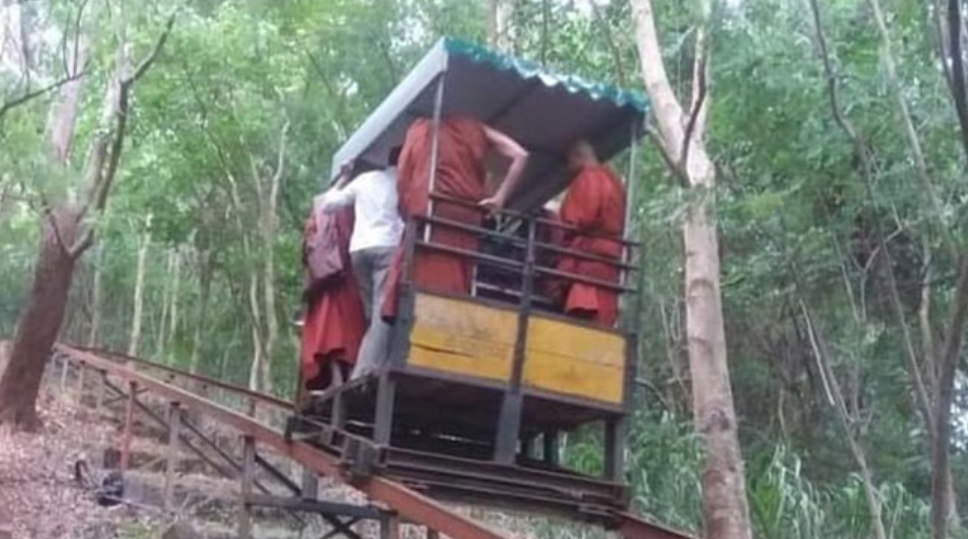 Carnagiu în Sri Lanka. Călugări, inclusiv din România, au murit într-un accident de funicular