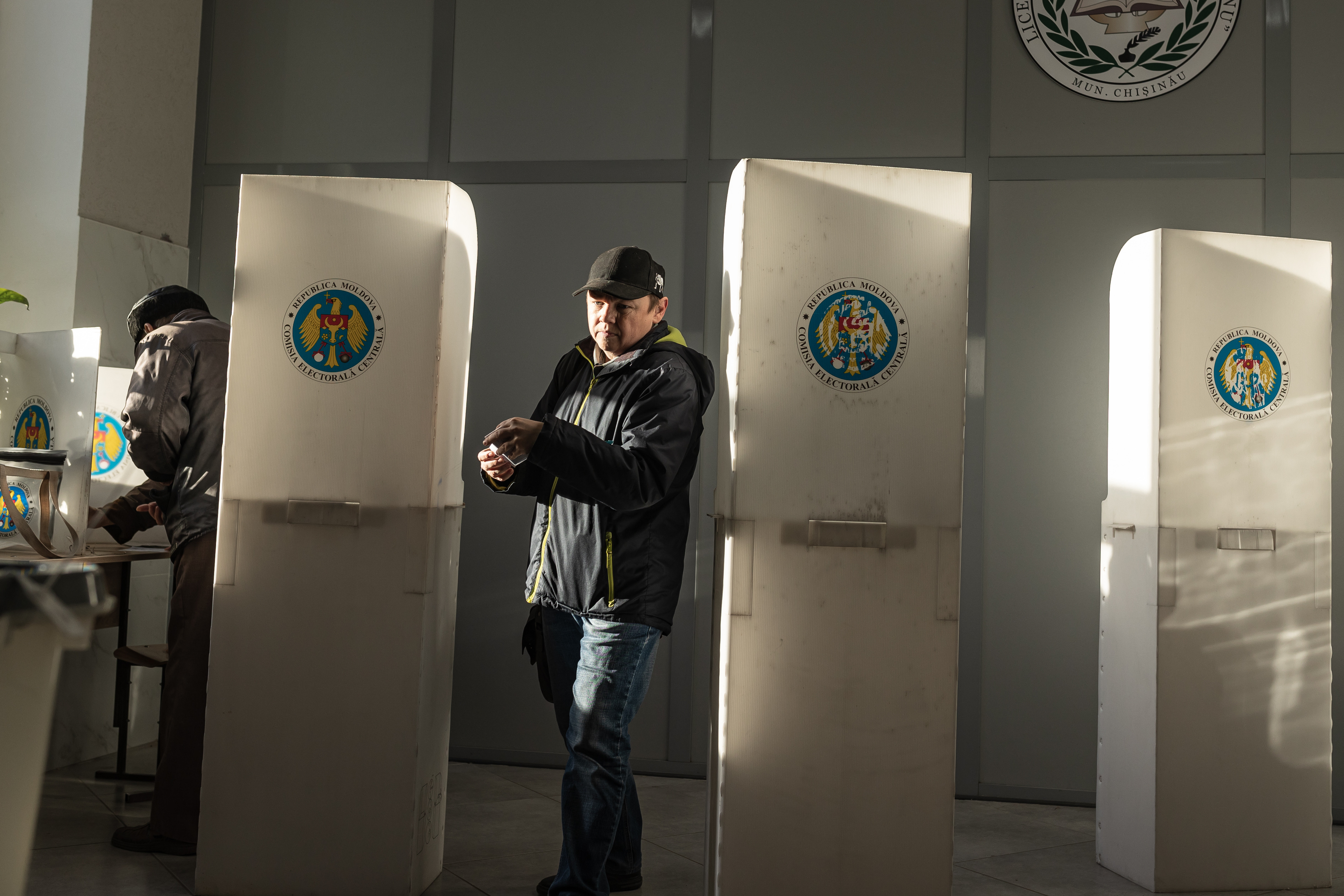 Chișinăul se pregătește pentru cele mai grave scenarii în ziua alegerilor: blackout, alerte cu bombă și atacuri cibernetice