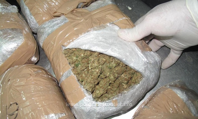 Poliția maghiară a găsit 4,4 kilograme de marijuana într-un microbuz care mergea din România spre Italia