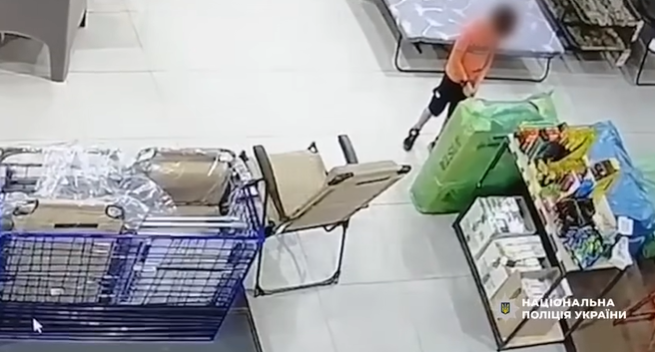 Un băiat de 6 ani a dat foc unui magazin din Ucraina, în timp ce părinții erau la cumpărături. VIDEO cu momentul