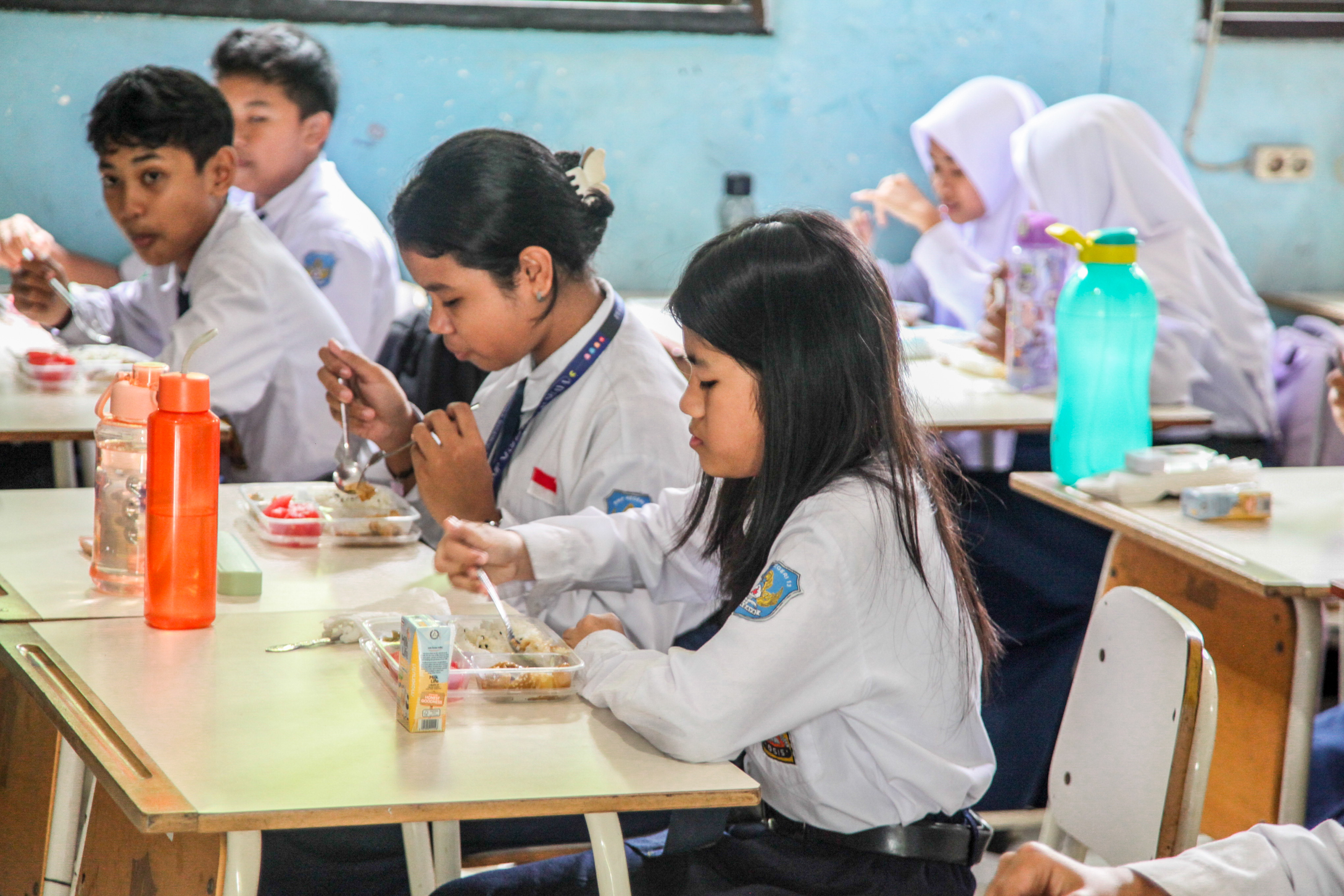 Peste 1.000 de copii s-au îmbolnăvit după prânzurile gratuite servite în școli din Indonezia