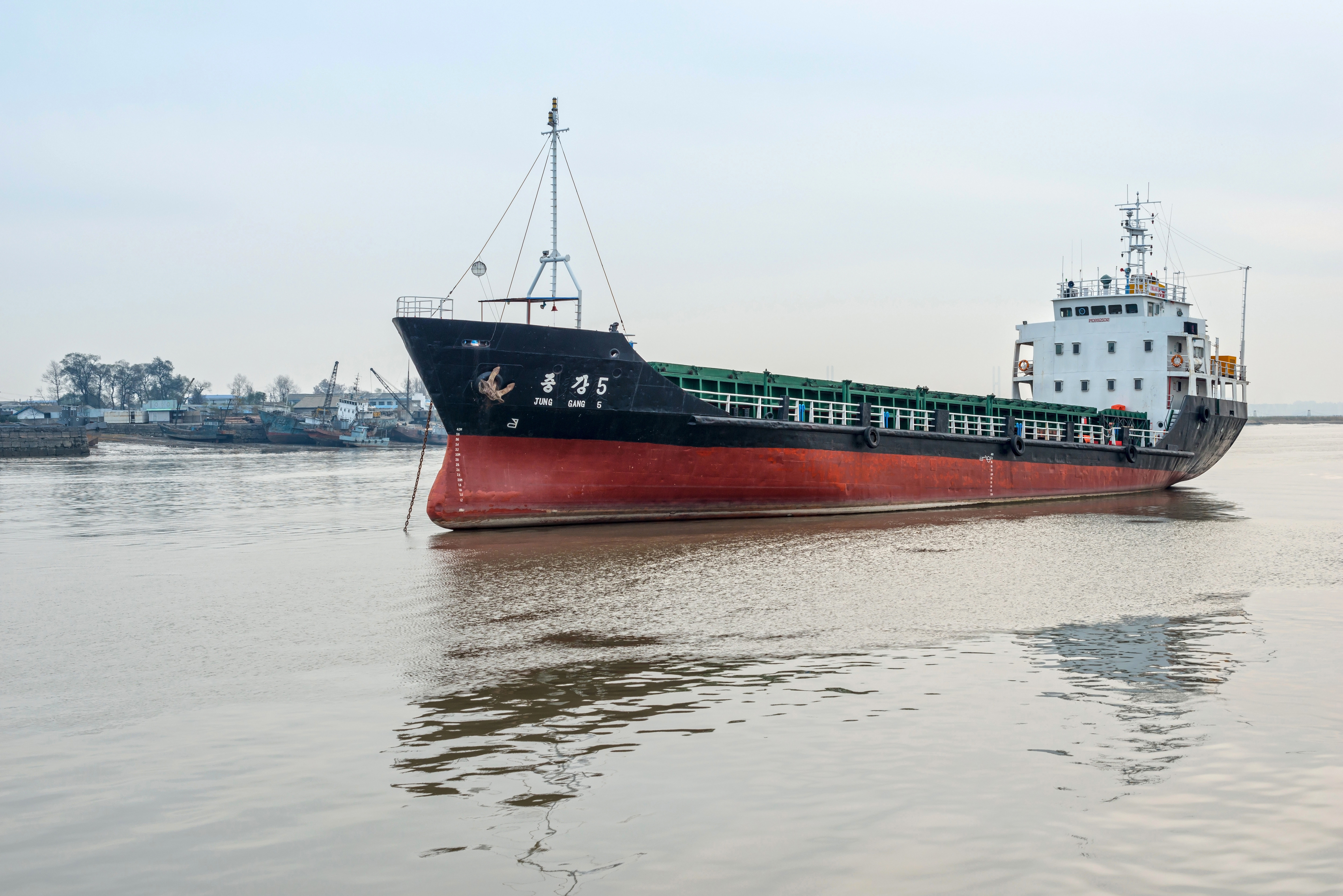 Drone rusești au atacat două nave în Marea Neagră. Un marinar a fost ucis. „Este un crimă de război îngrozitoare!”