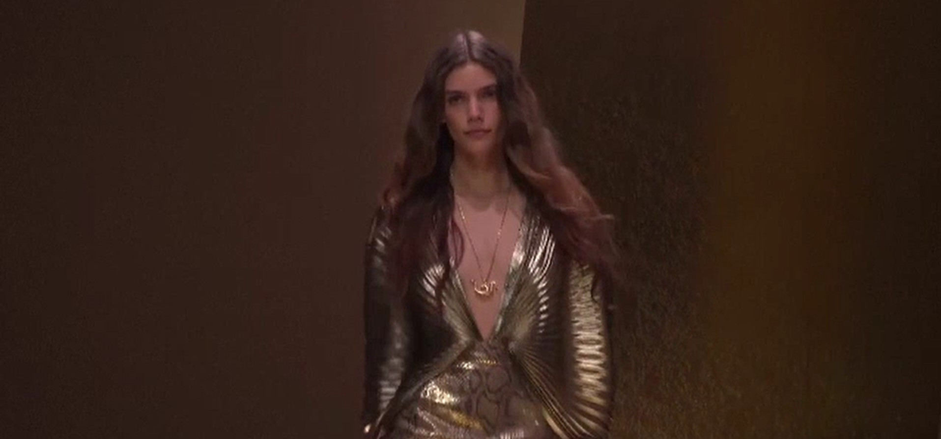 Milano își revendică titlul de capitală a modei cu colecții primăvară-vară inspirate din Cleopatra și stilul anilor ’70