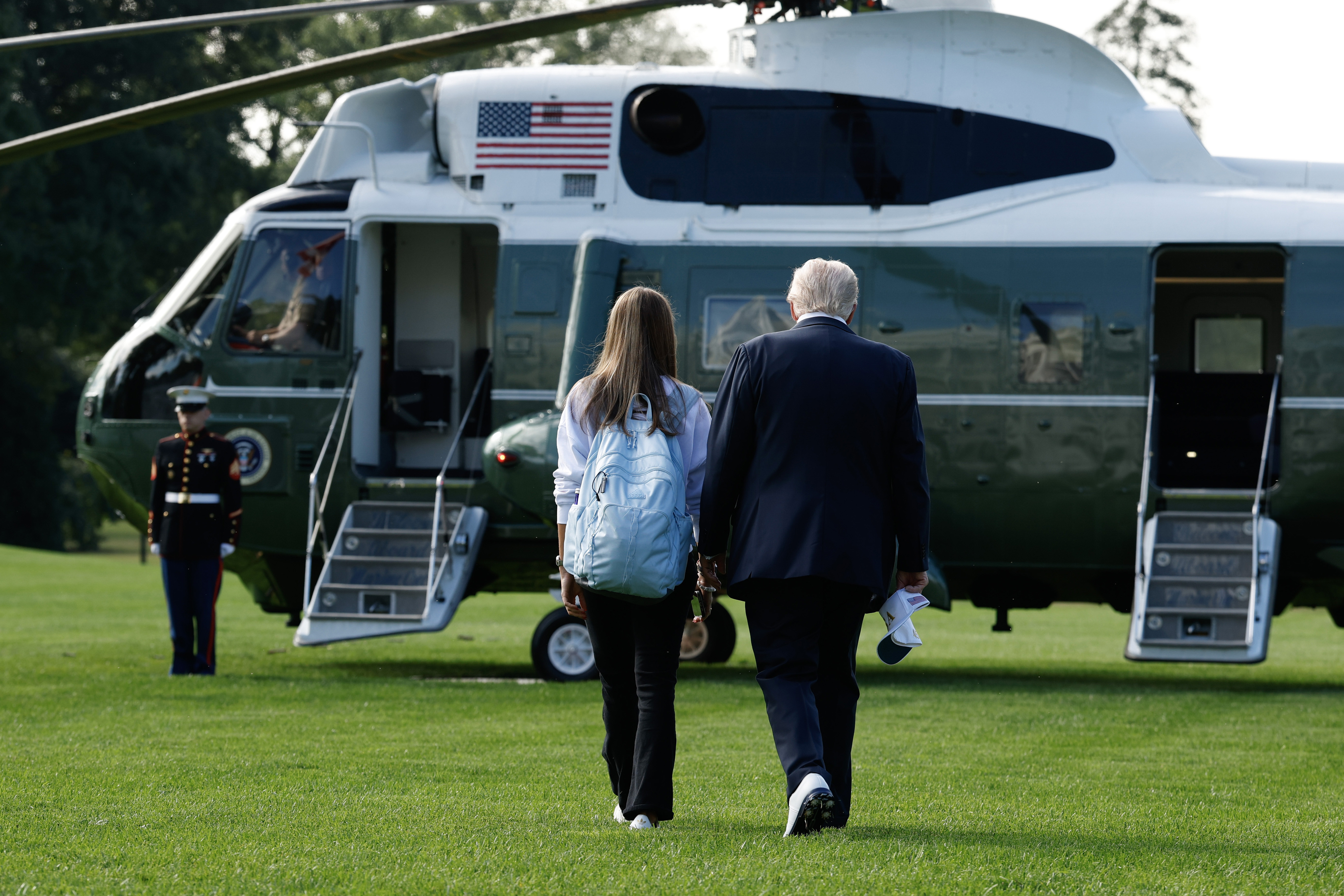 Donald Trump, alături de nepoata sa Kai, la Ryder Cup 2025. Tânăra de 18 ani și-a lansat propria linie de haine. FOTO