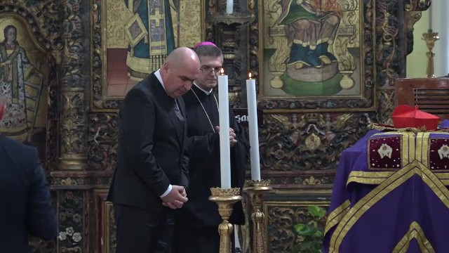 Premierul Ilie Bolojan a adus un omagiu cardinalului Lucian Mureșan, la Blaj: „Sunt aici în semn de respect”