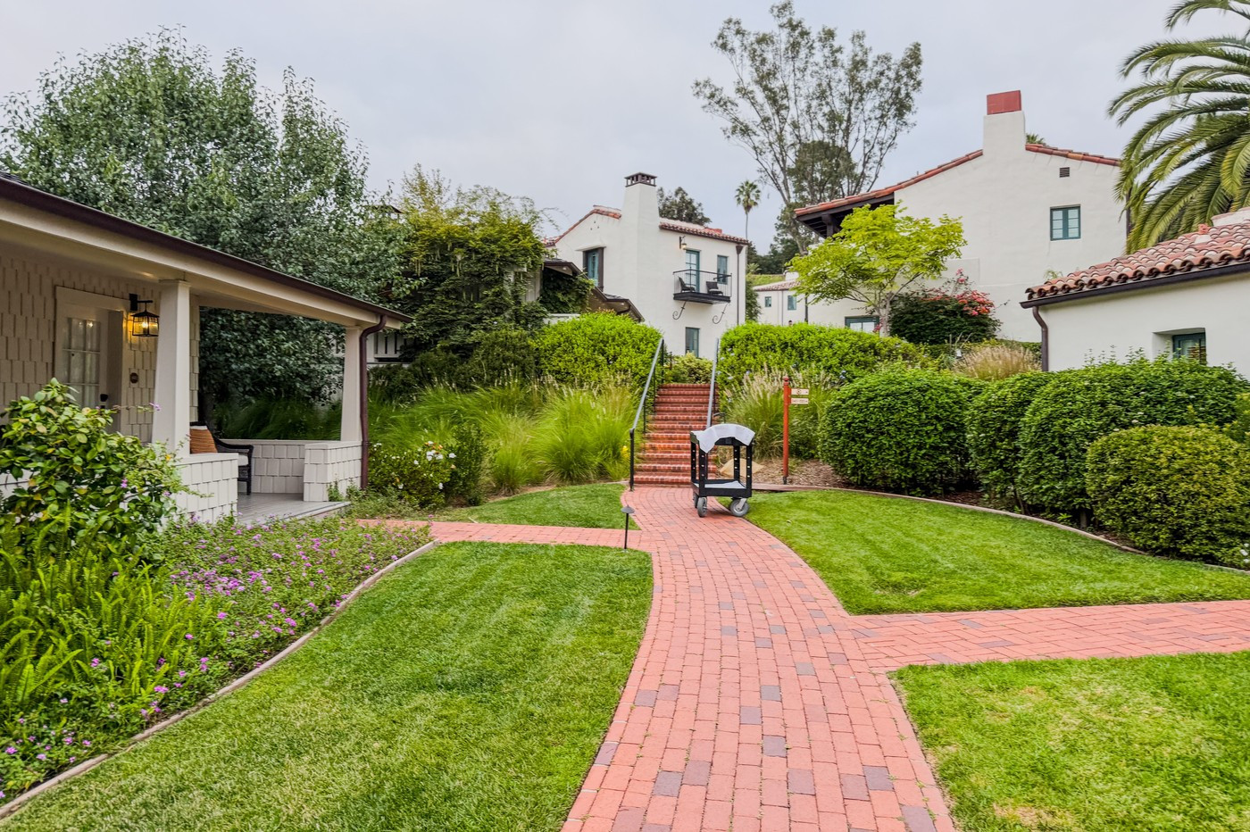 Selena Gomez și Benny Blanco, imagini noi de la nuntă. Câte rochii a avut artista. GALERIE FOTO