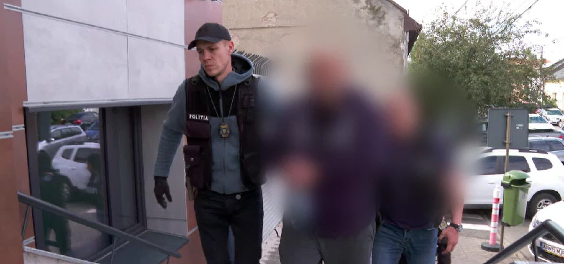 Clan din Bihor, reținut după ce a vandalizat locuința și mașinile unor rivali. Suspecții, implicați în rețele de droguri