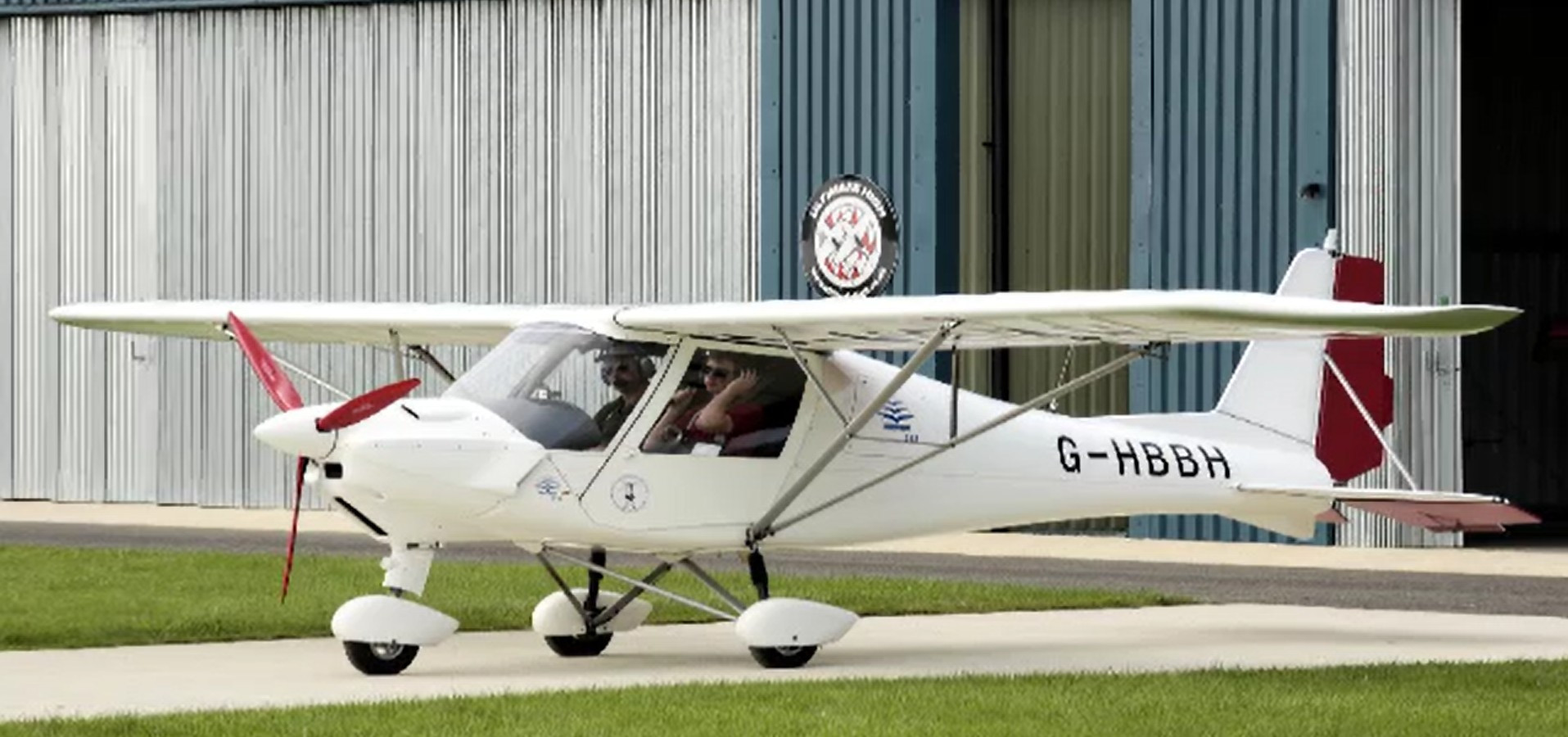 Pilotul avionului de mici dimensiuni prăbușit la Iași a rămas fără ambele picioare. Care este starea copilotului