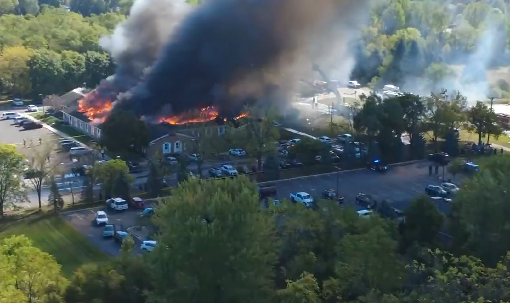 Atac armat la o biserică mormonă din Michigan: mai multe persoane împușcate, lăcașul în flăcări