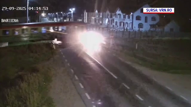 Mașină lovită de tren, în Vaslui. Trei dintre pasageri au fost răniți