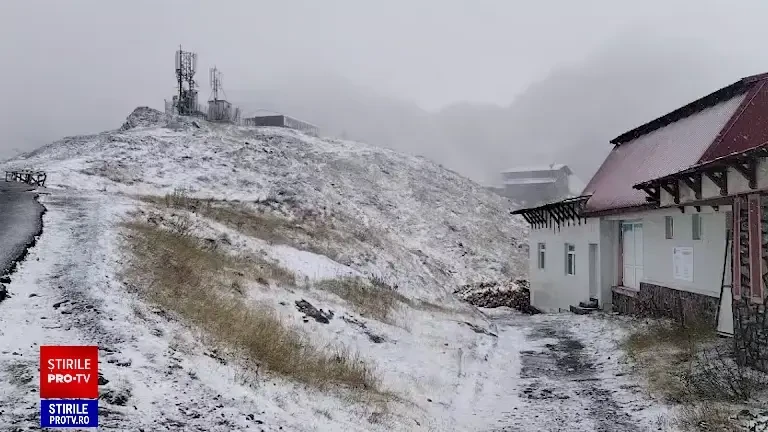 Peisaj de iarnă la Bâlea Lac. Prima zăpadă din acest sezon a acoperit Transfăgărășanul | VIDEO & FOTO