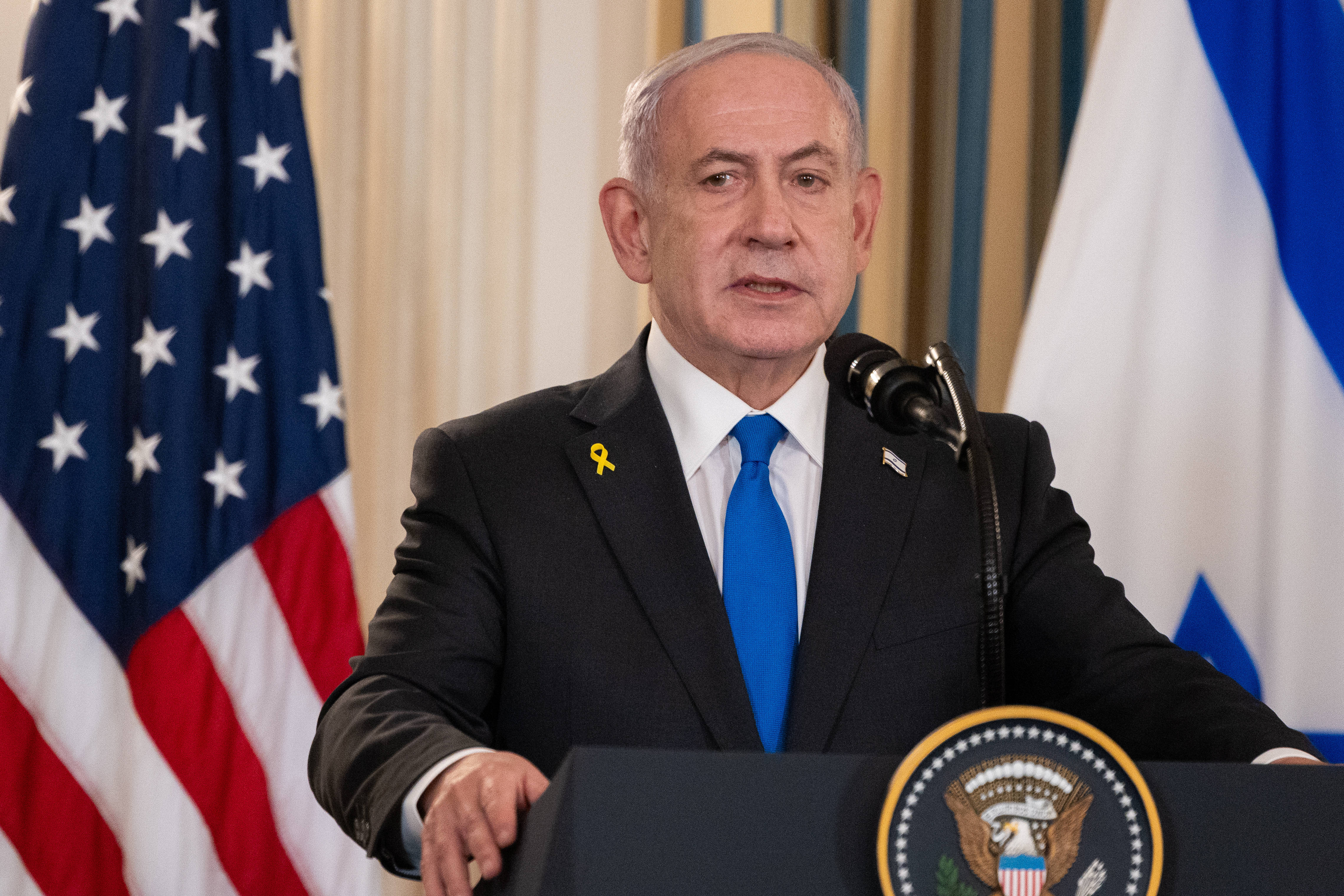 Benjamin Netanyahu, zguduit de un scandal judiciar cu accente de spionaj. Șeful lui de cabinet a fost ridicat