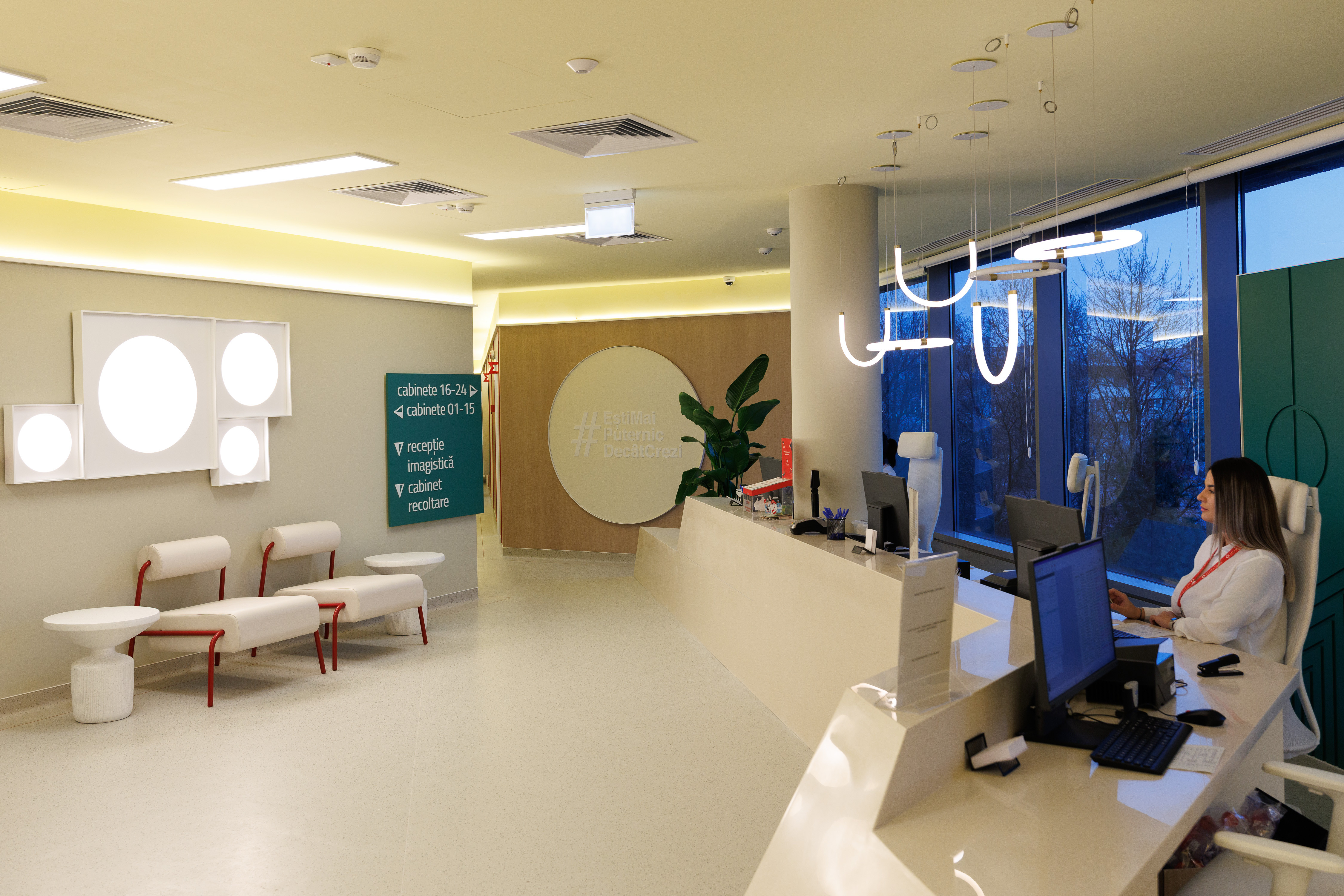 (P) Cum își aleg pacienții medicul în 2025? Recenziile de pe site au devenit mai importante decât distanța până la clinică