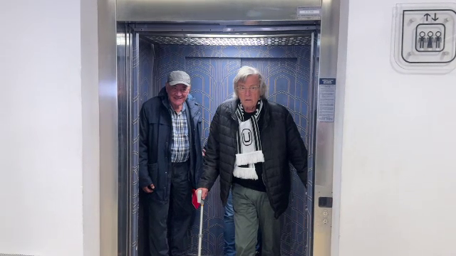 Florin Piersic a apărut în baston pe stadion, la aproape 90 de ani. Cum a fost surprins de galerie