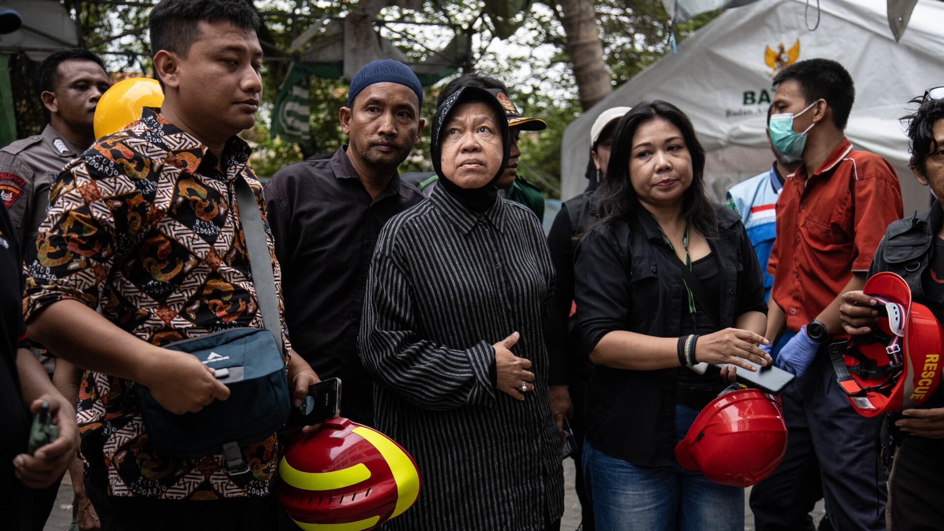 Cel puţin 91 de elevi au rămas prinşi sub dărâmături, la două zile după ce o clădire a unei şcoli s-a prăbuşit, în Indonezia