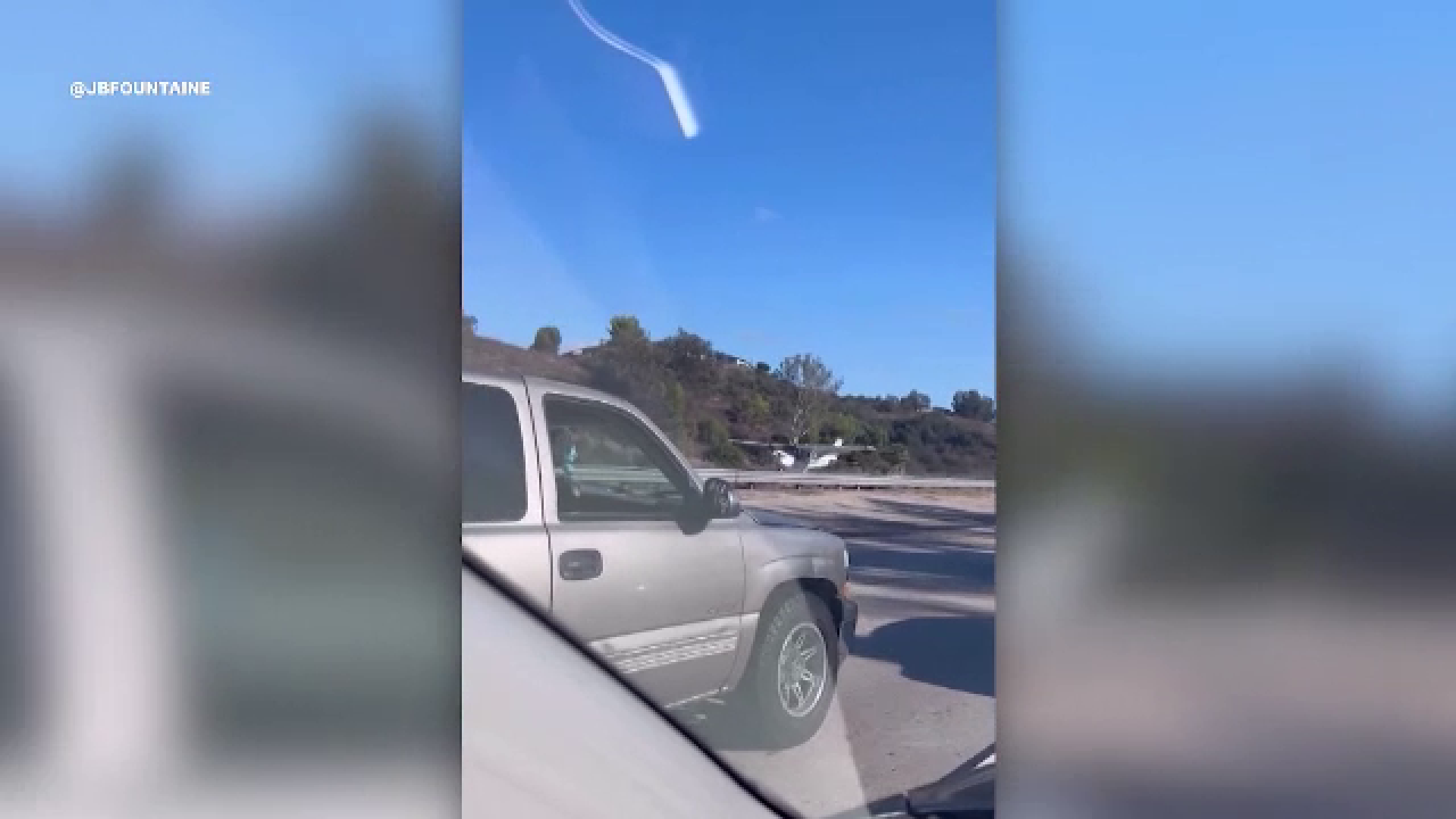 Un avion a aterizat de urgență pe o autostradă din SUA, la o oră de vârf