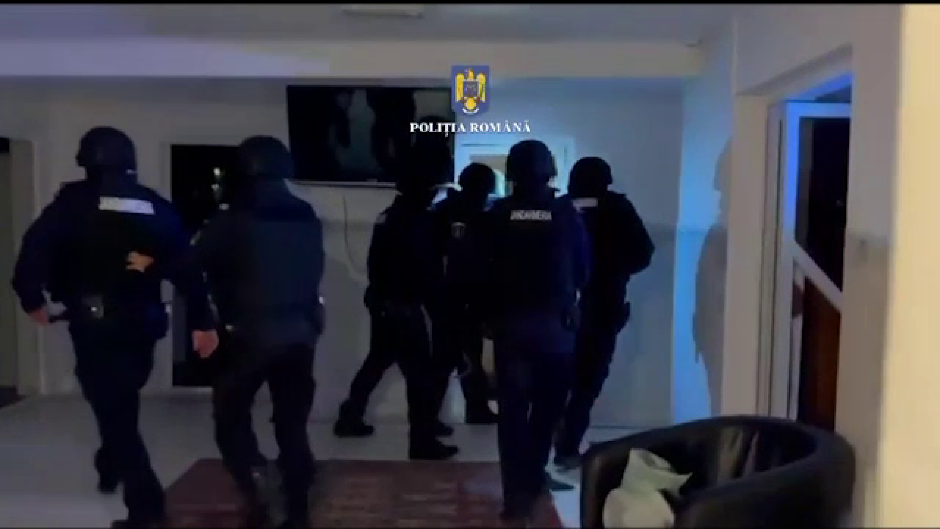 Trei polițiști din Timiș, reținuți în dosarul bijuteriilor din Turcia. Sume uriașe și aur, descoperite în urma perchezițiilor