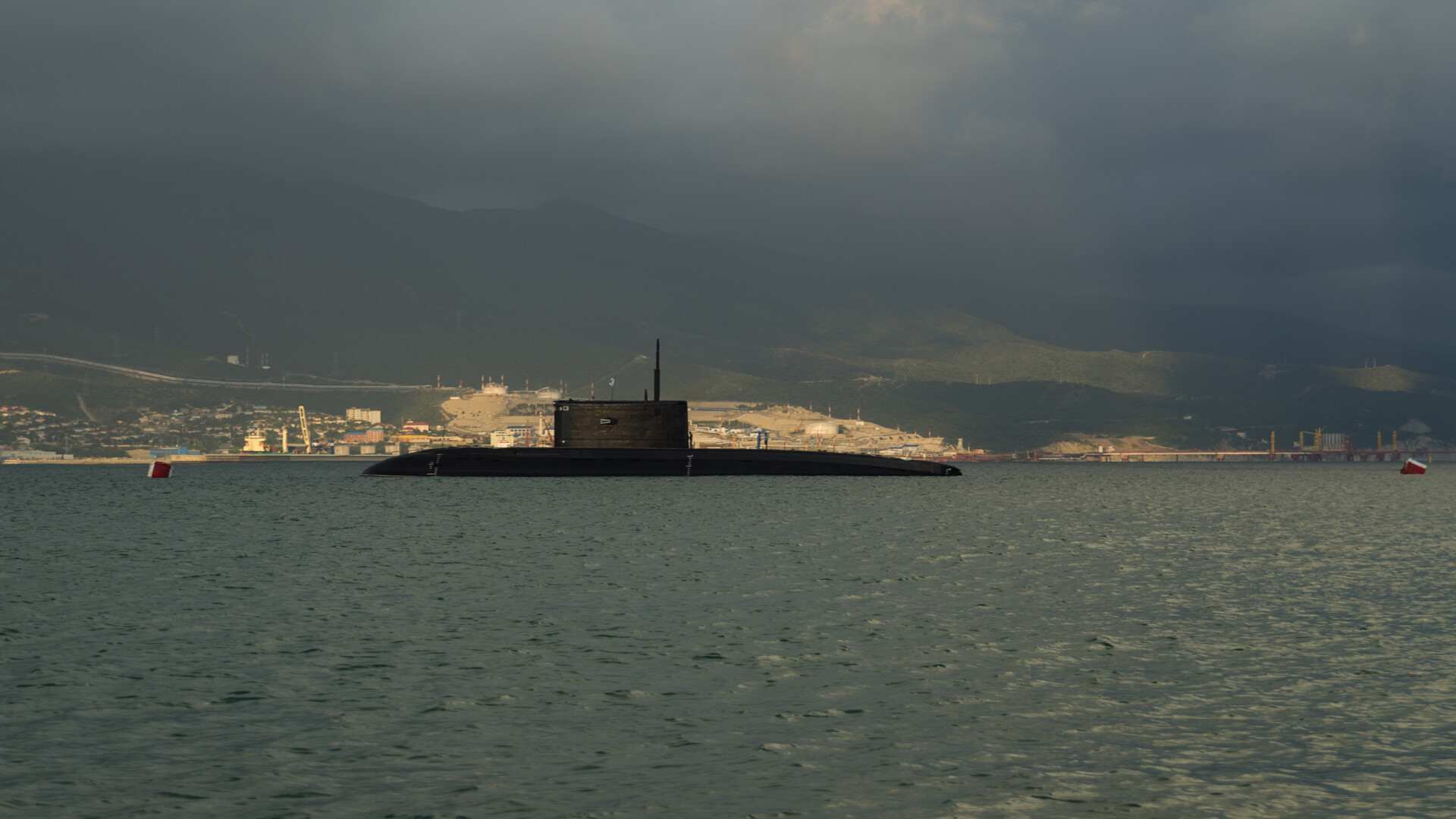 Submarinul rusesc în pericol de explozie în Gibraltar amintește de tragedia Kursk. Oameni sacrificați pentru a nu cere ajutor