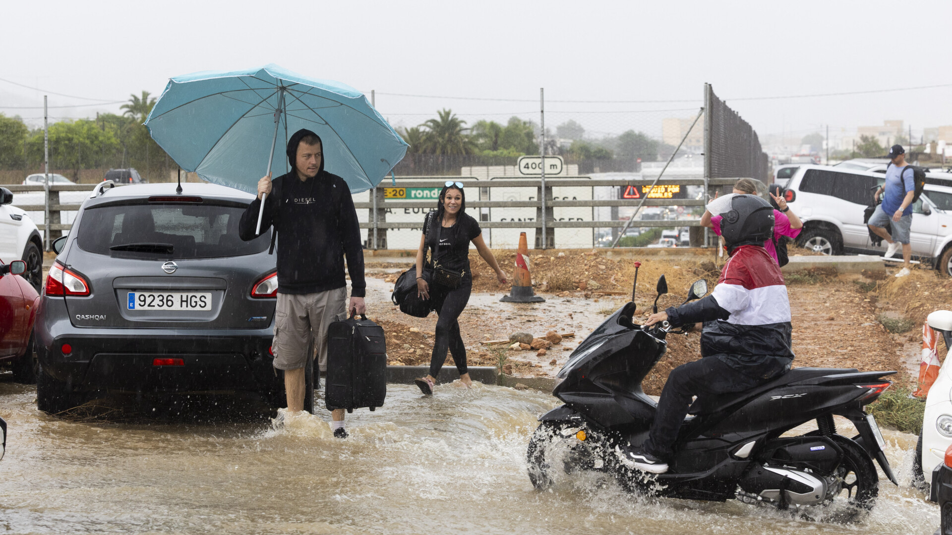 Ploile torențiale au paralizat Ibiza. Uraganul Gabrielle a provocat inundații istorice afectând mii de turiști