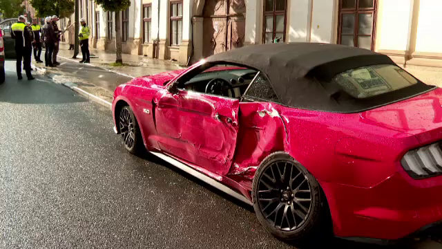 Un băiat de 12 ani a fost spulberat de o mașină pe trotuar, în Cluj-Napoca. Șoferul ar fi circulat cu viteză