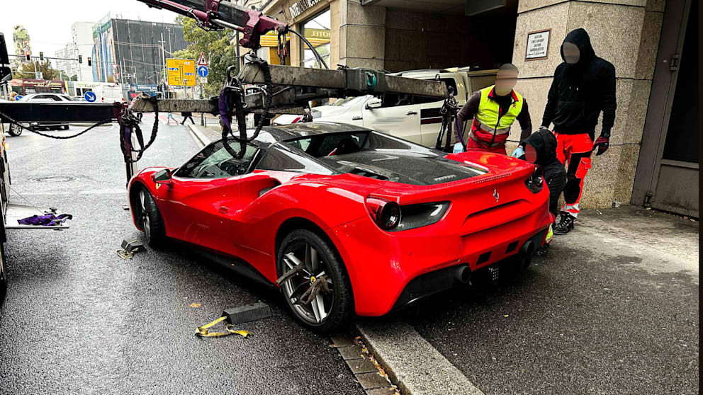 Presa germană: „Clan de români” lăsați fără un Ferrari. Bunuri de 3,4 milioane de euro, confiscate de polițiști