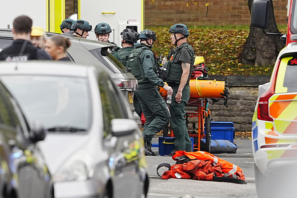 Autorul atacului de la sinagoga din Manchester a sunat la poliţie în timpul atentatului. Ce le-a spus oamenilor legii | FOTO
