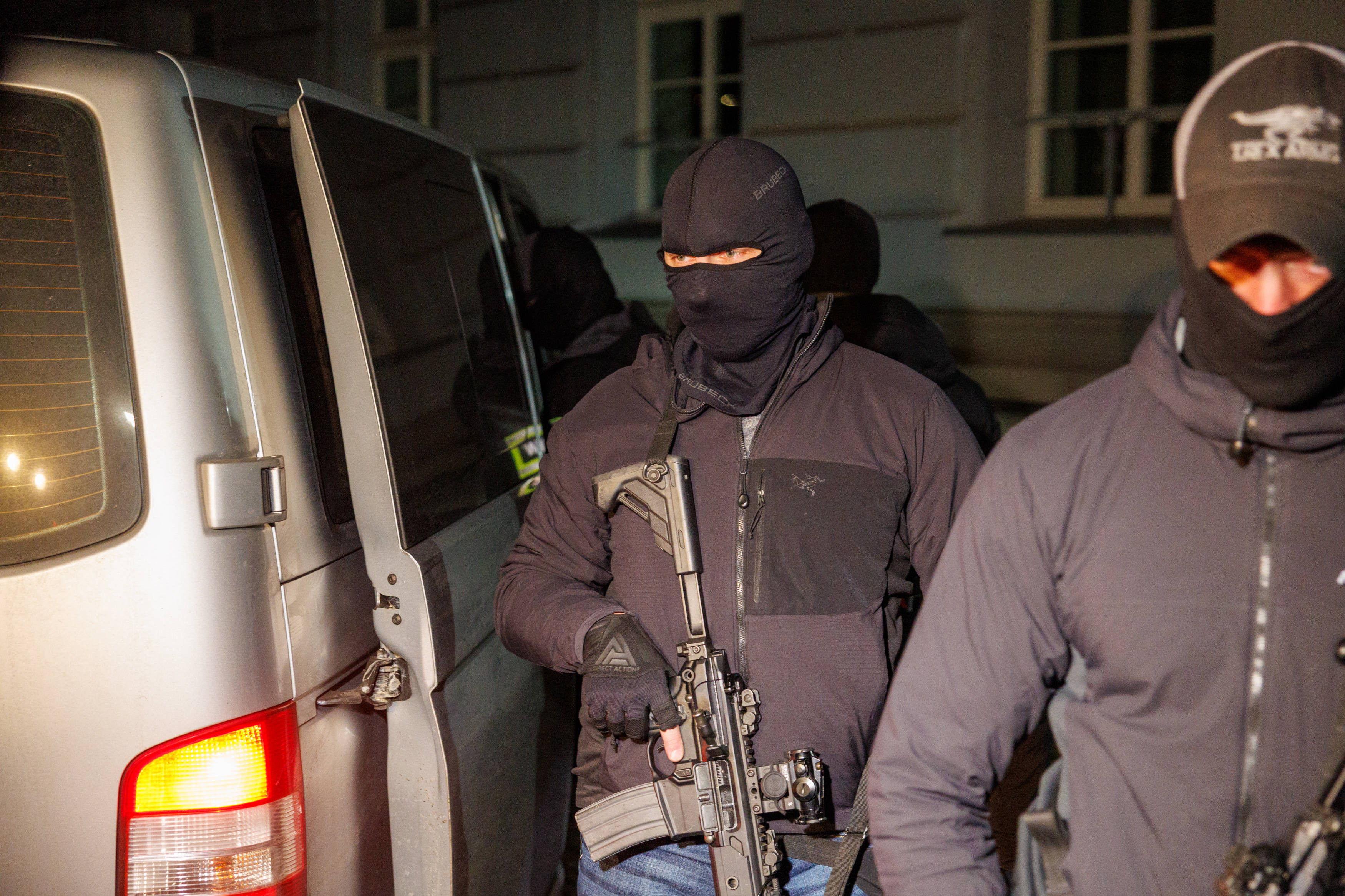 Serviciile secrete rusești, acuzate că au ascuns explozibil într-un cimitir din Polonia. Instrucțiuni clare date unui curier