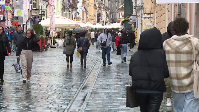 Peste 50% dintre românii de până în 35 de ani trăiesc cu bani de la părinți. „1.000 de lei ca să îmi fac cumpărături”