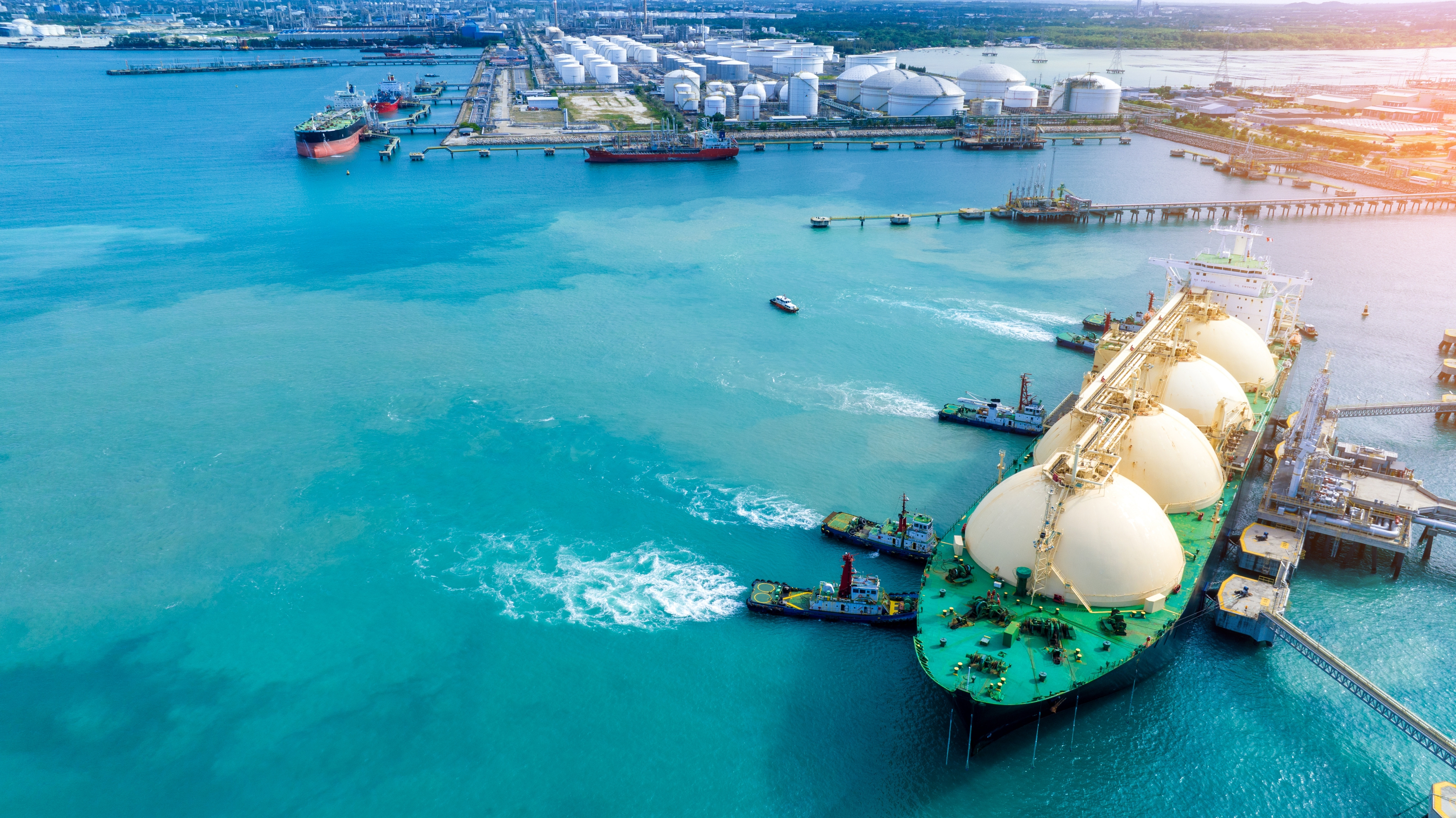 Ungaria a semnat cel mai mare contract de achiziție GNL din istoria sa. Nu e Rusia: ”Suntem dependenți de vecinii noștri”