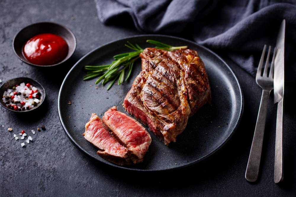 Consumul de carne roșie crește riscul de mortalitate. O alimentație echilibrată poate reduce semnificativ bolile cronice