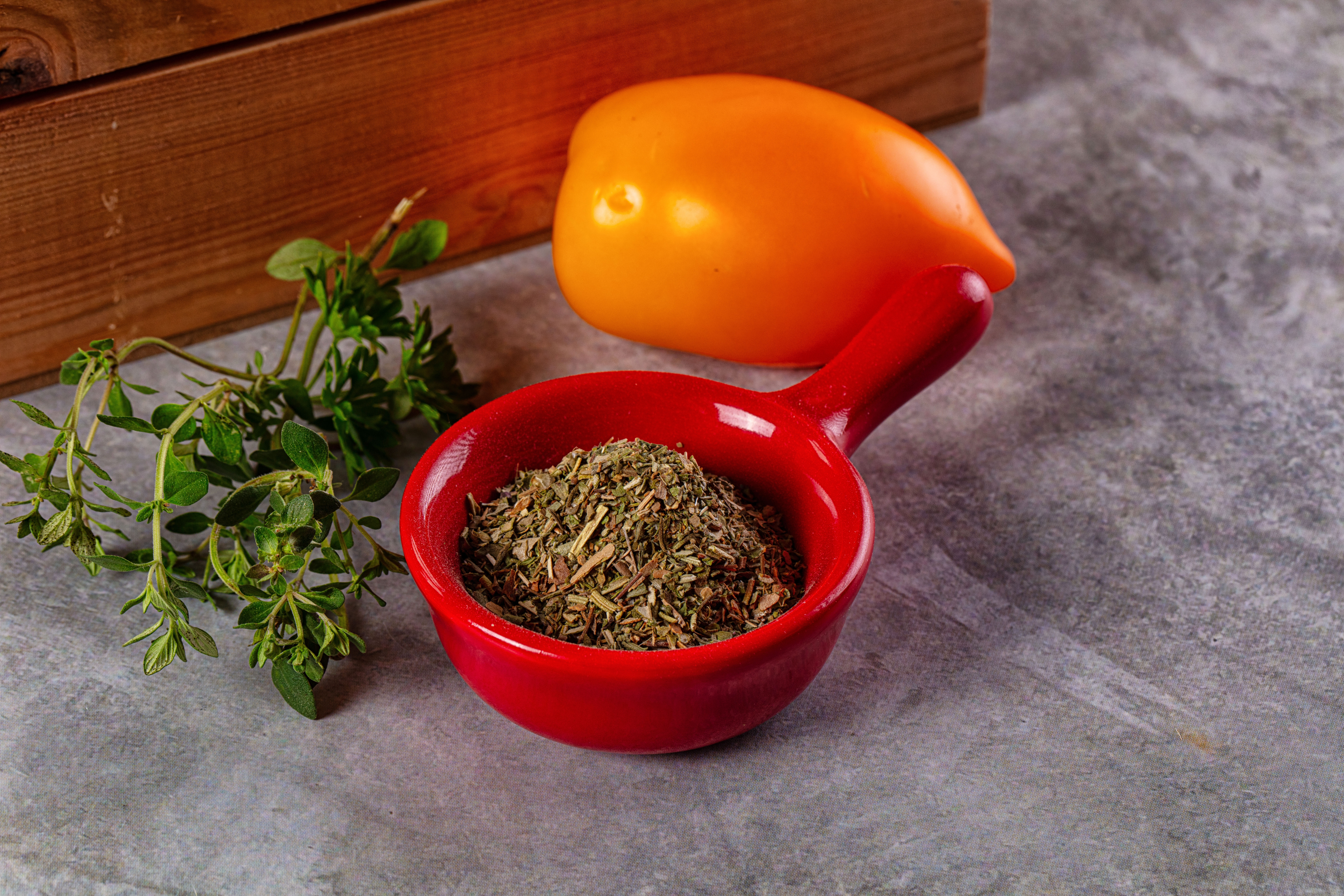 Cum să faci acasă amestecul de ierburi de Provence. În ce rețete se poate folosi