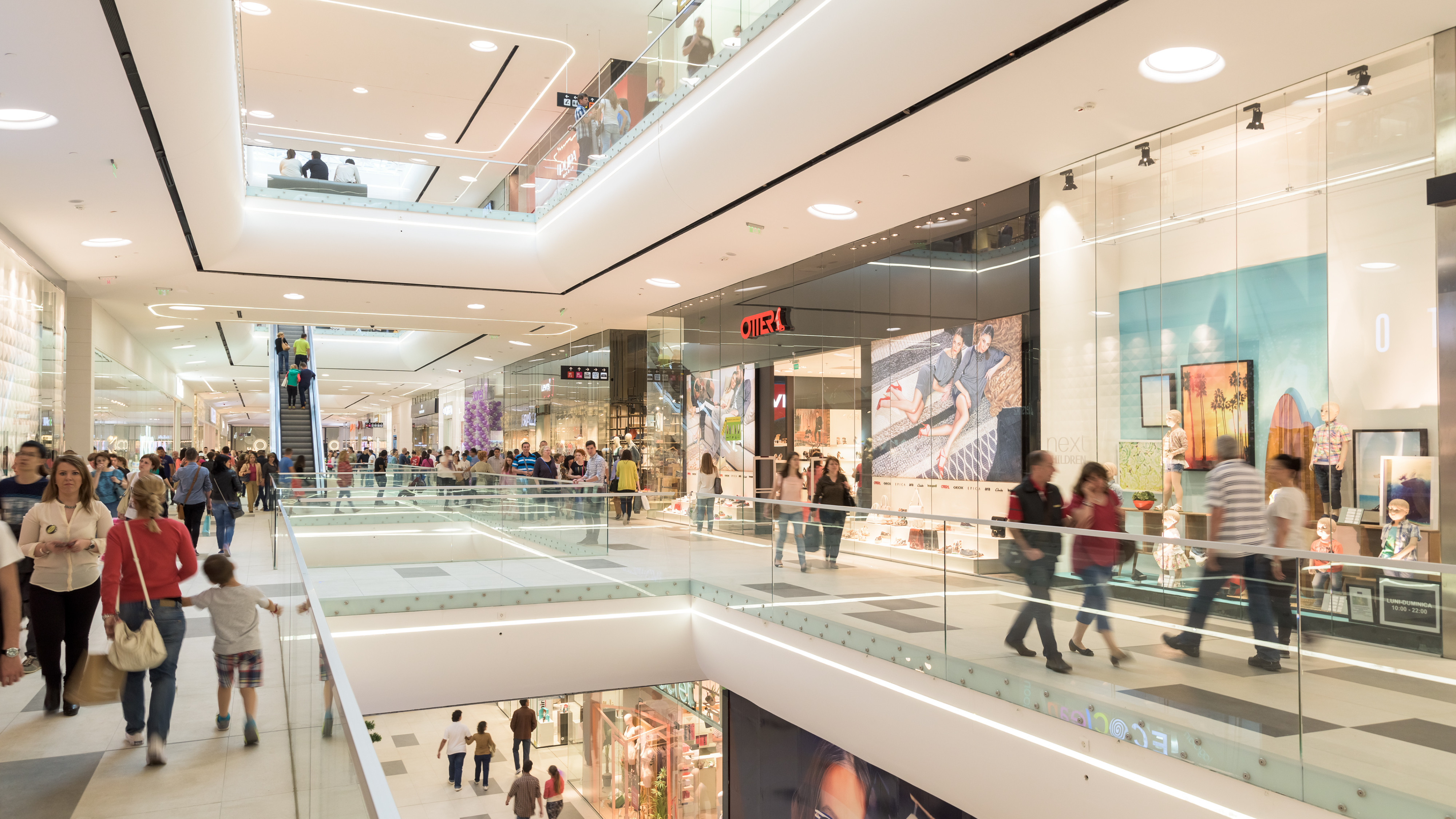 Apare cel mai mare mall din România, prin reconversia unei bucăți dintr-o parcare în spații comerciale