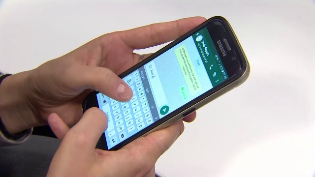 „Câştiguri de până la 1.000 lei/zi pentru a da like la videoclipuri”. Noua tentativă de fraudă care face victime pe WhatsApp