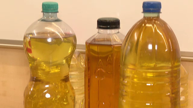 Românii nu mai aruncă uleiul de gătit uzat la canalizare. Sunt colectate cantități tot mai mari de la populație, și folosite