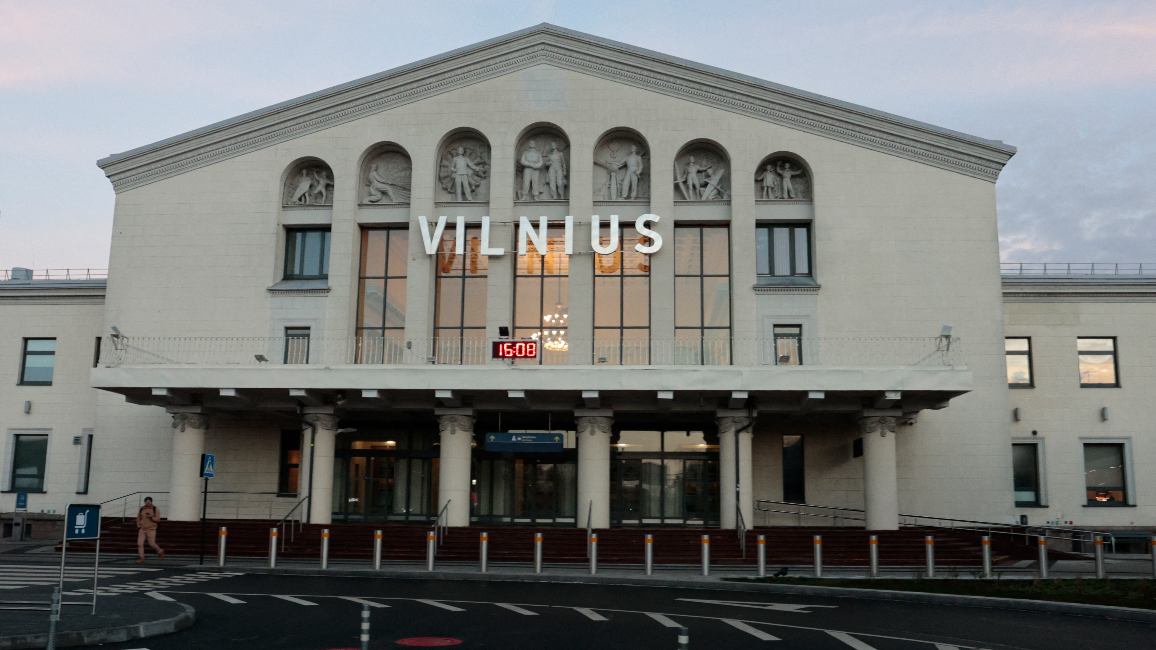 După incidentele cu dronă din Germania, aeroportul din Vilnius a fost închis din cauza unor baloane suspecte