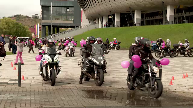 Motocicliste din toată țara au pornit într-o paradă roz pentru a sprijini lupta împotriva cancerului de sân
