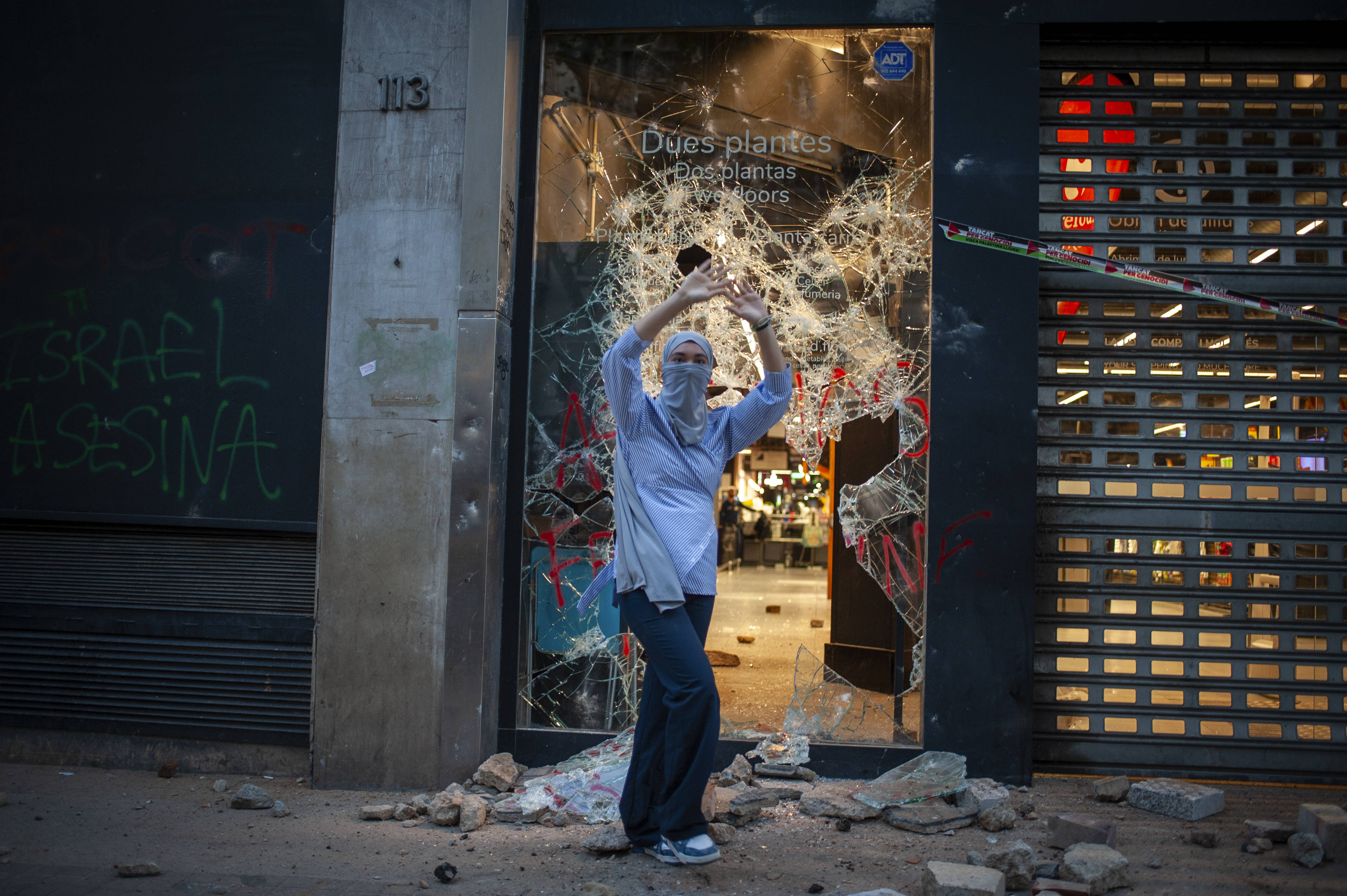 La Barcelona, 70.000 de protestatari pro-palestinieni au ieșit în stradă. Opt arestări și 20 de polițiști răniți